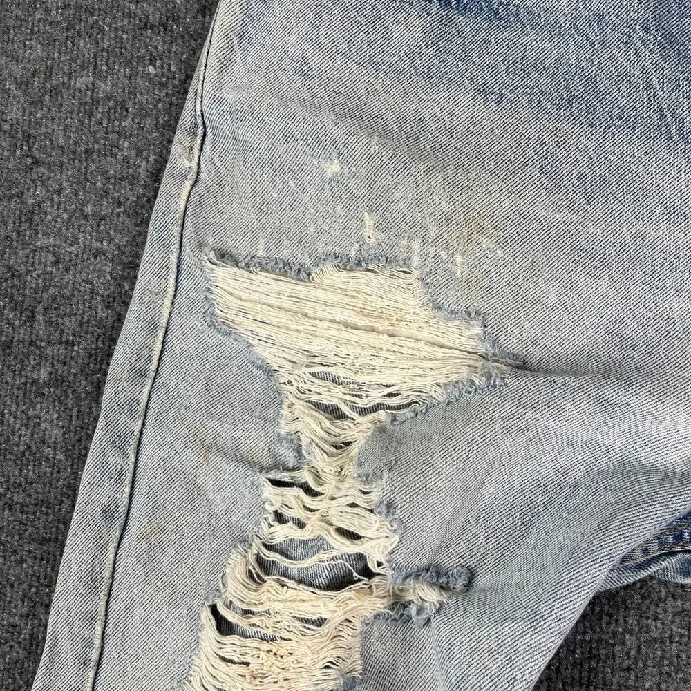 Levis‎ 550 Jeans Mens Size 36x34 Light Wash Distressed Relaxed Tapered